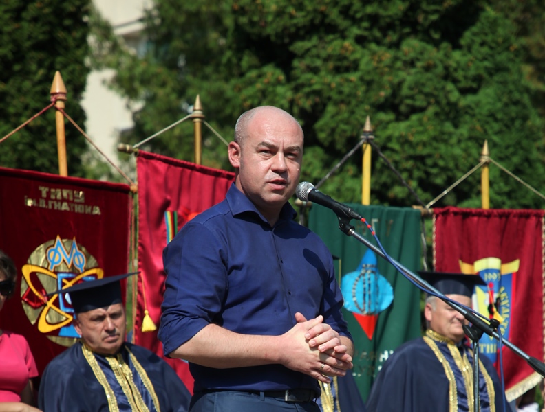 почесний гість свята - міський голова 